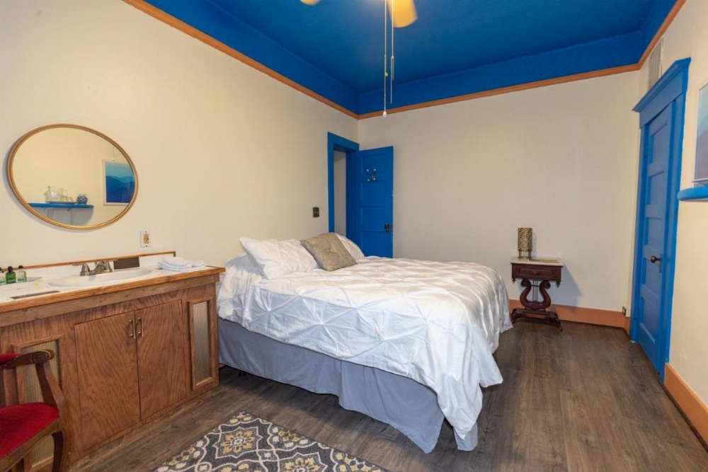 Room image 3