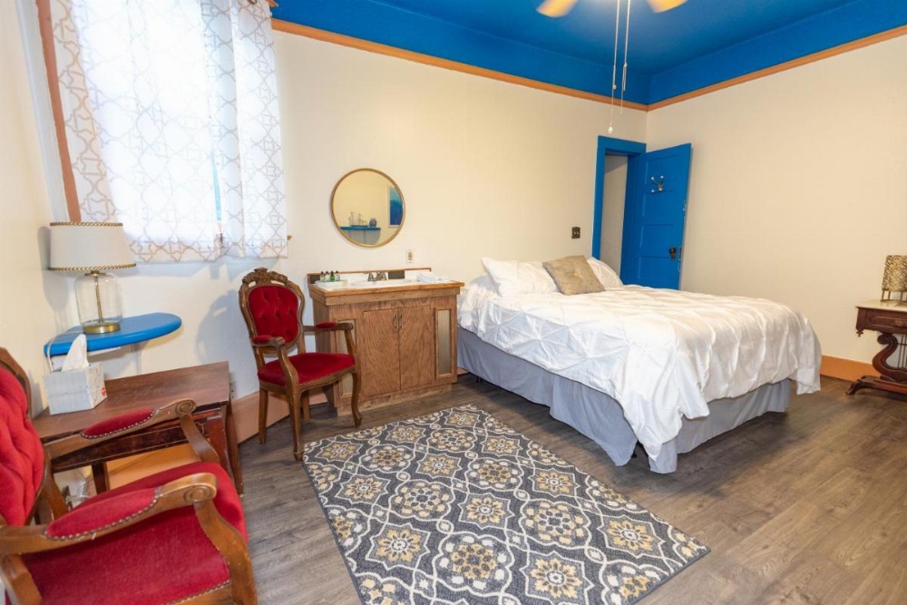 Room image 4