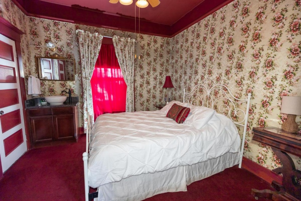 Room image 4